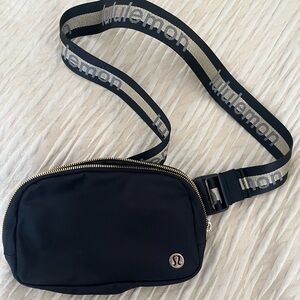 Lululemon Everywhere Belt Bag